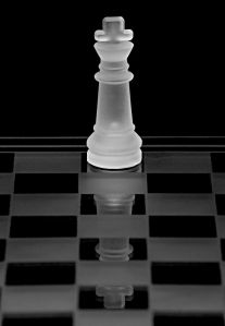 Schachfiguren: König mit Spiegelung